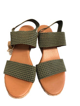 Load image into Gallery viewer, 8 TOMMY BAHAMA Shoes
