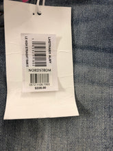 Load image into Gallery viewer, Size 00 FRAME Jeans
