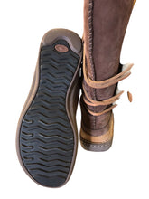 Load image into Gallery viewer, 10 UGG Boots
