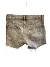 Load image into Gallery viewer, Size 2 GAP Shorts
