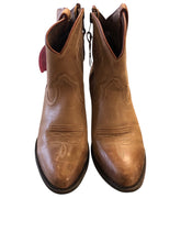 Load image into Gallery viewer, 8.5 ARIAT Boots
