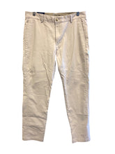 Load image into Gallery viewer, CHAPS Size 32/32 Pants
