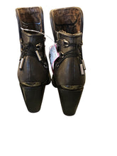 Load image into Gallery viewer, 10 CUADRA Boots
