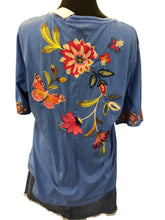 Load image into Gallery viewer, Size L JOHNNY WAS Top
