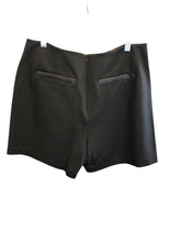 Load image into Gallery viewer, Size 6 CABI SKORT
