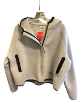 Load image into Gallery viewer, Size M GUESS Jacket
