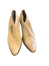Load image into Gallery viewer, 7.5 VINCE Shoes
