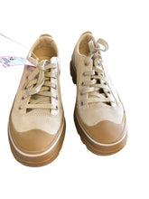 Load image into Gallery viewer, 7.5 SOREL Shoes
