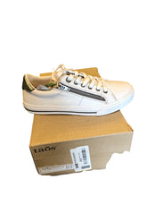 Load image into Gallery viewer, 9 TAOS Shoes
