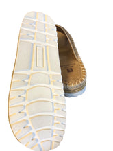 Load image into Gallery viewer, 6 WHITE MOUNTAIN Shoes
