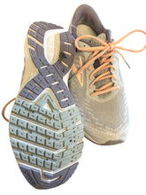 Load image into Gallery viewer, 8.5 BROOKS Shoes
