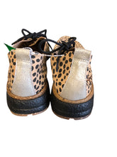Load image into Gallery viewer, 6.5 OTBT Shoes
