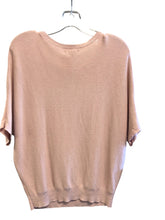 Load image into Gallery viewer, Size M QUINEE Top
