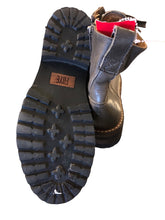 Load image into Gallery viewer, 7.5 FRYE Boots
