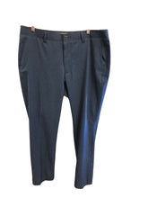 Load image into Gallery viewer, UNDER ARMOUR Size 38/32 Pants
