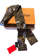 Load image into Gallery viewer, LOUIS VUITTON Scarf
