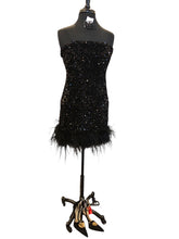 Load image into Gallery viewer, Size L FASHION NOVA Formal Dress
