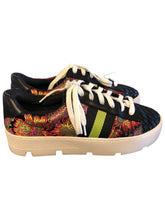 Load image into Gallery viewer, 9.5 JOHNNY WAS Shoes
