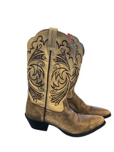 Load image into Gallery viewer, 7.5 ARIAT Boots

