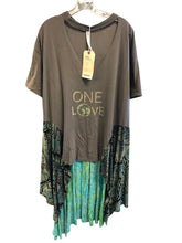Load image into Gallery viewer, Size L/XL THE MORGAN FACTORY Top
