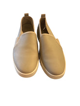 Load image into Gallery viewer, 8.5 VIONIC Shoes
