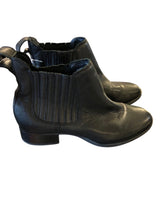 Load image into Gallery viewer, 8 ARIAT Boots

