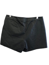 Load image into Gallery viewer, Size 8 LILLY PULITZER Shorts
