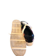 Load image into Gallery viewer, 9.5 JOHNNY WAS Shoes
