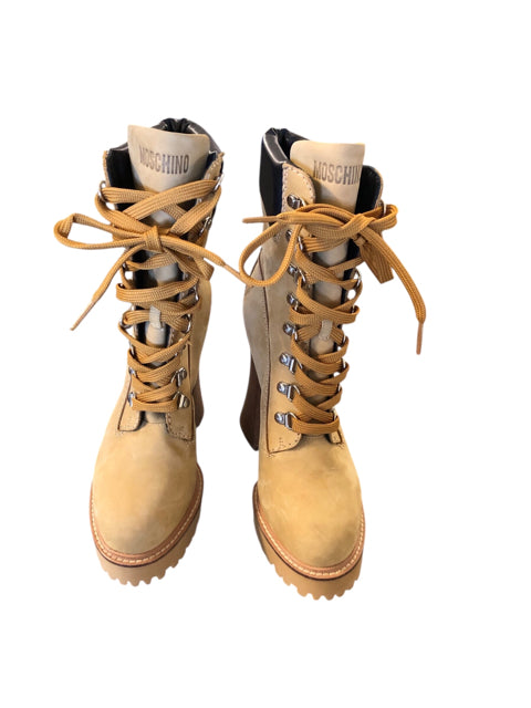 6 MOSCHINO Boots
