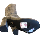 Load image into Gallery viewer, 6 WHITE HOUSE BM Boots
