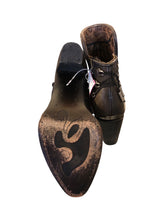 Load image into Gallery viewer, 10 CUADRA Boots
