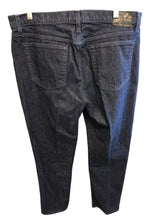 Load image into Gallery viewer, CROSBY &amp; HOWARD Size 36/32 Jeans
