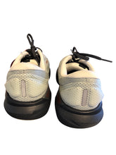 Load image into Gallery viewer, 9 BROOKS Shoes
