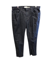 Load image into Gallery viewer, CROSBY &amp; HOWARD Size 36/32 Jeans
