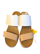 Load image into Gallery viewer, 7 CHINESE LAUNDRY Shoes
