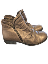 Load image into Gallery viewer, 7.5 MIZ MOOZ Shoes
