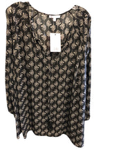 Load image into Gallery viewer, Size 3X DR 2 Plus Size Tops
