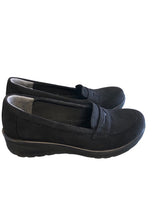 Load image into Gallery viewer, 7.5 BZEES Shoes
