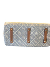 Load image into Gallery viewer, DOONEY &amp; BOURKE Purse
