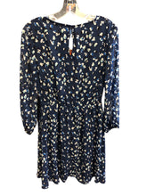 Load image into Gallery viewer, Size M COLLECTIVE CONCEPTS Dress
