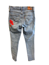 Load image into Gallery viewer, Size 4 LEVIS Jeans
