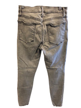 Load image into Gallery viewer, Size 4 FRAME Jeans
