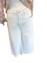 Load image into Gallery viewer, Size 10 CITIZENS OF HUMANITY Jeans
