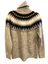 Load image into Gallery viewer, Size M ASPEN Sweater
