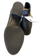 Load image into Gallery viewer, 8 ARIAT Boots
