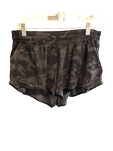 Load image into Gallery viewer, Size 10 LULULEMON Shorts
