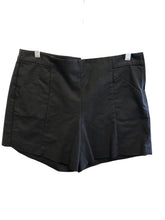 Load image into Gallery viewer, Size 8 LILLY PULITZER Shorts
