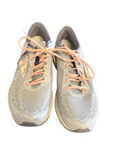 Load image into Gallery viewer, 8.5 BROOKS Shoes
