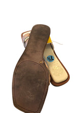 Load image into Gallery viewer, 7.5 VINCE CAMUTO Shoes
