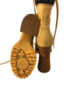 6 MOSCHINO Boots